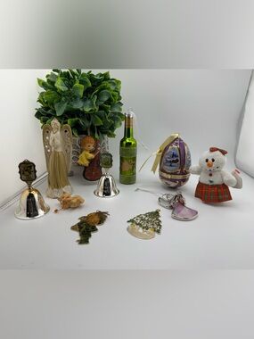 Eclectic Vintage Junk Drawer Lot – Ornaments and Oddities